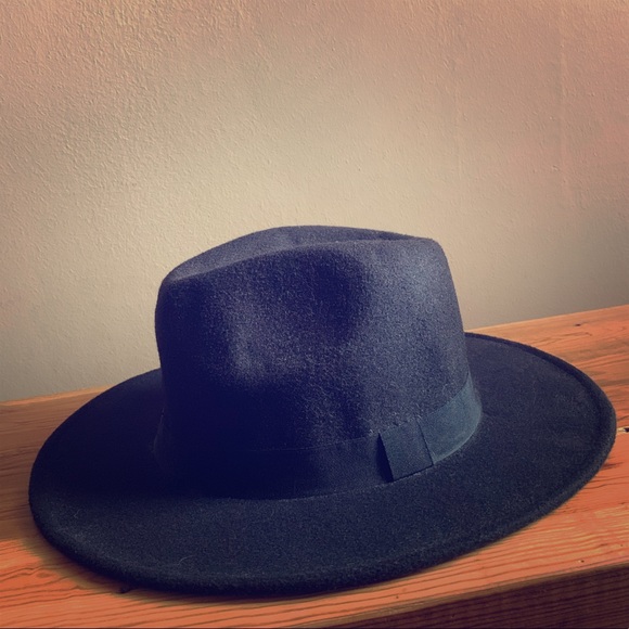 Accessories - Black Wide-Brim Felt Fedora